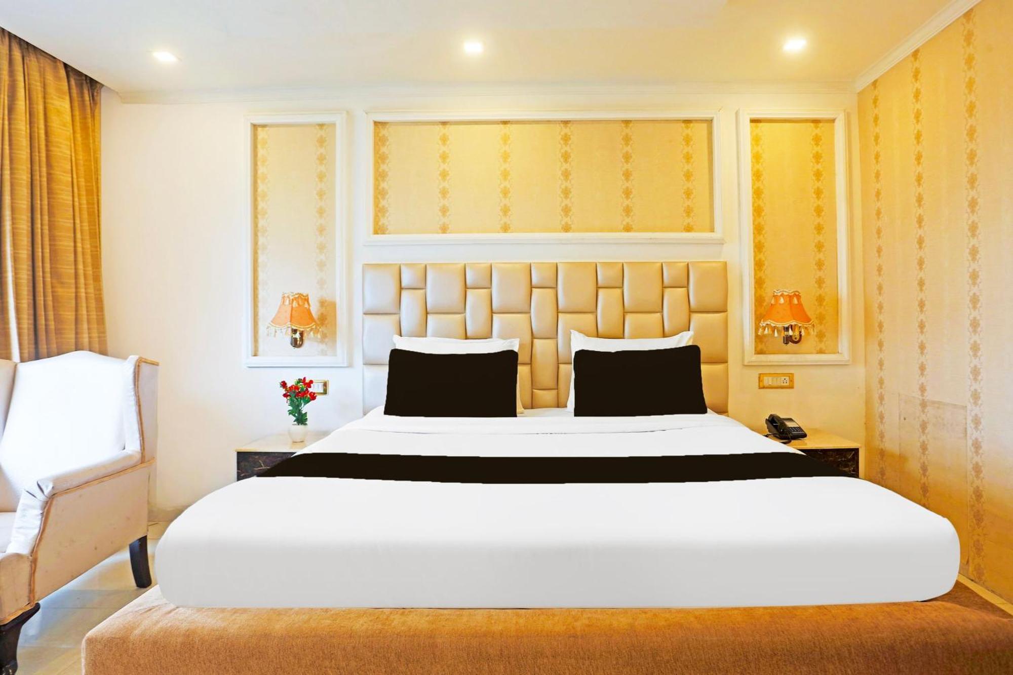 Super Townhouse Oak Dharamshala Near Maximus Mall Bagian luar foto