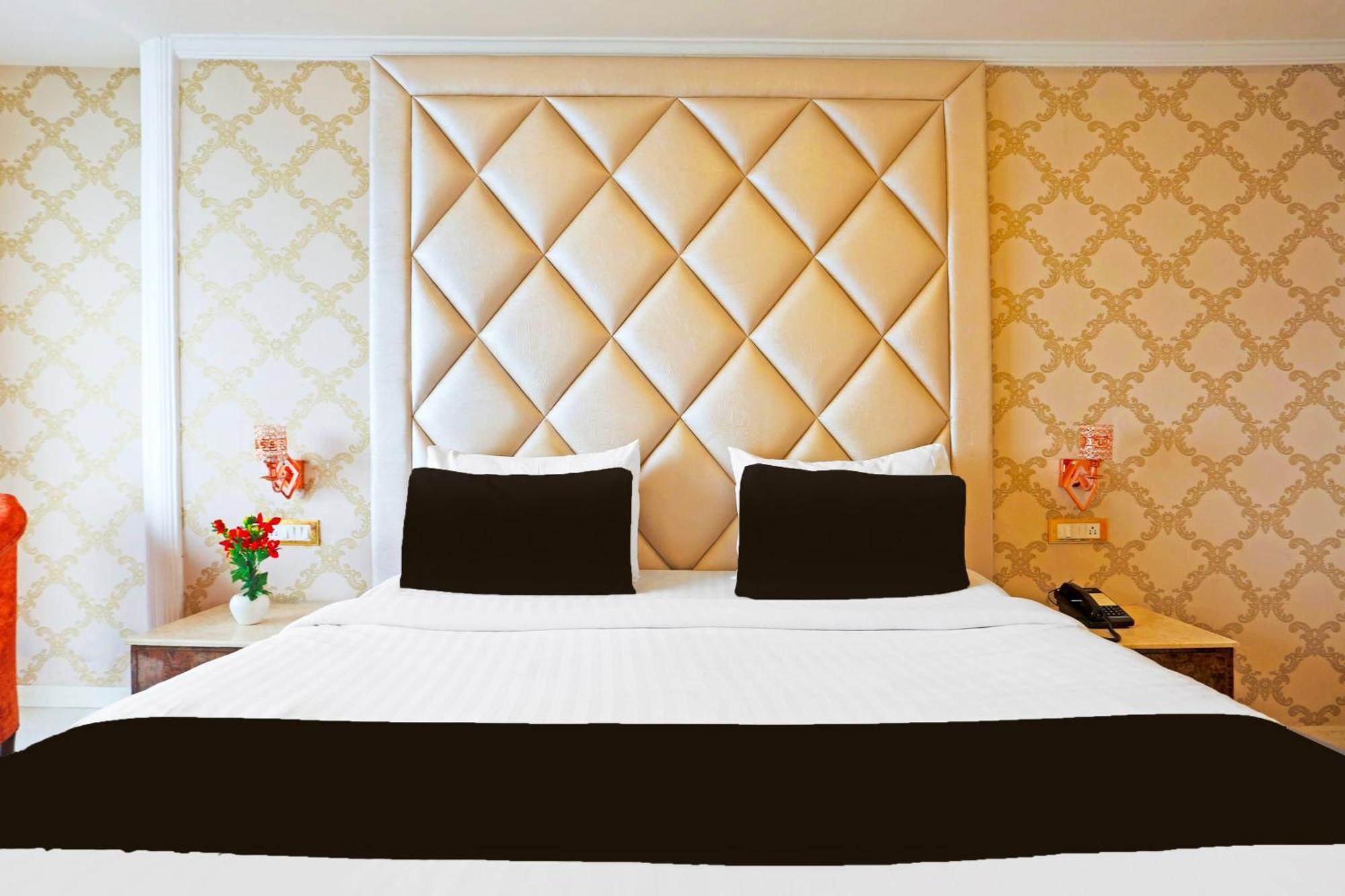 Super Townhouse Oak Dharamshala Near Maximus Mall Bagian luar foto