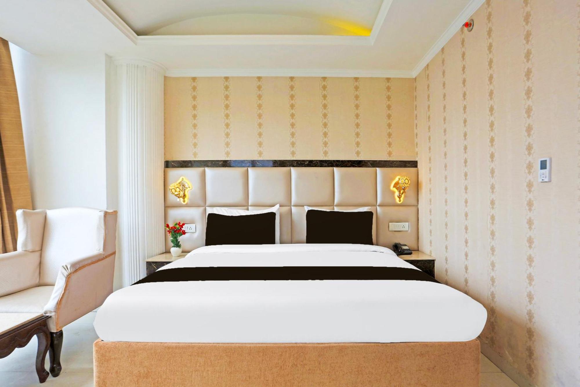 Super Townhouse Oak Dharamshala Near Maximus Mall Bagian luar foto