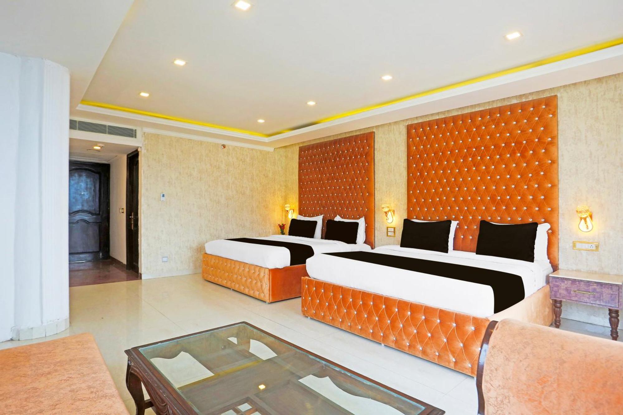 Super Townhouse Oak Dharamshala Near Maximus Mall Bagian luar foto